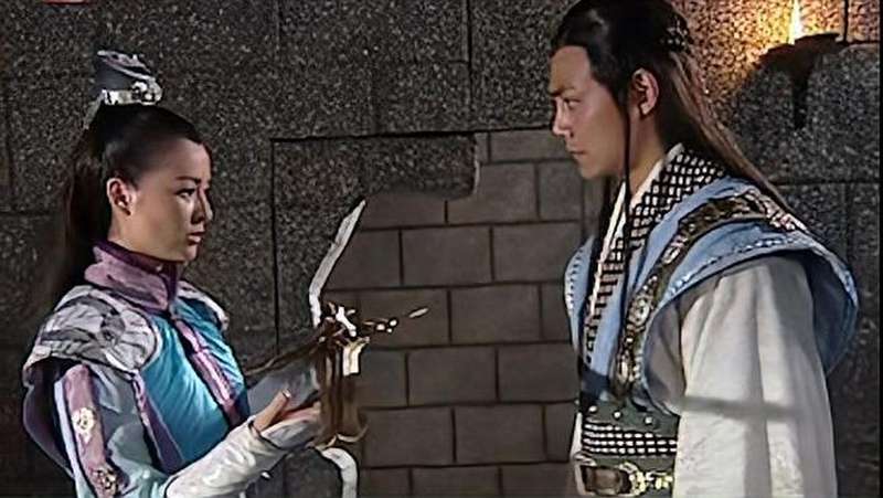 魔剑生死棋:燕藏锋手持烈血剑天牢救赛华佗,此剑可比