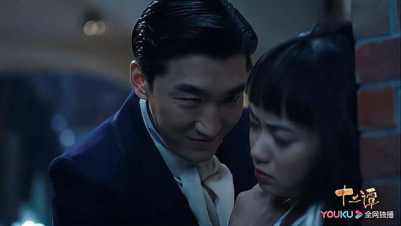 十二谭吸血蝙蝠欲吸叶丽娜的血夜明现身相救