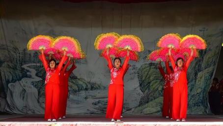 一曲 吉祥中国年 精美喜庆扇子舞 演绎精彩舞蹈优美 舞蹈 广场舞 好看视频