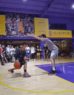 广东独臂篮球少年视频回应库里  我超喜欢你