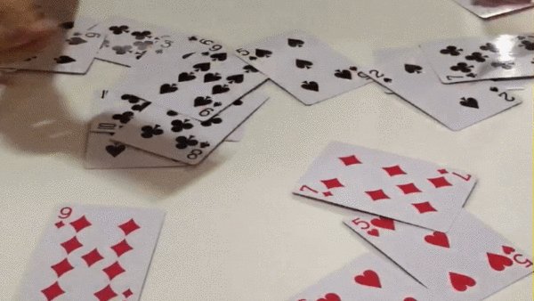 一副扑克牌,几张a4纸就可以,超多玩法