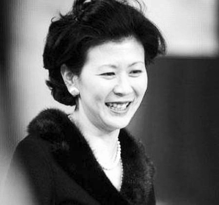 與大33歲李嘉誠攜手27年,只戀愛不結婚,周凱旋這個女人不簡單